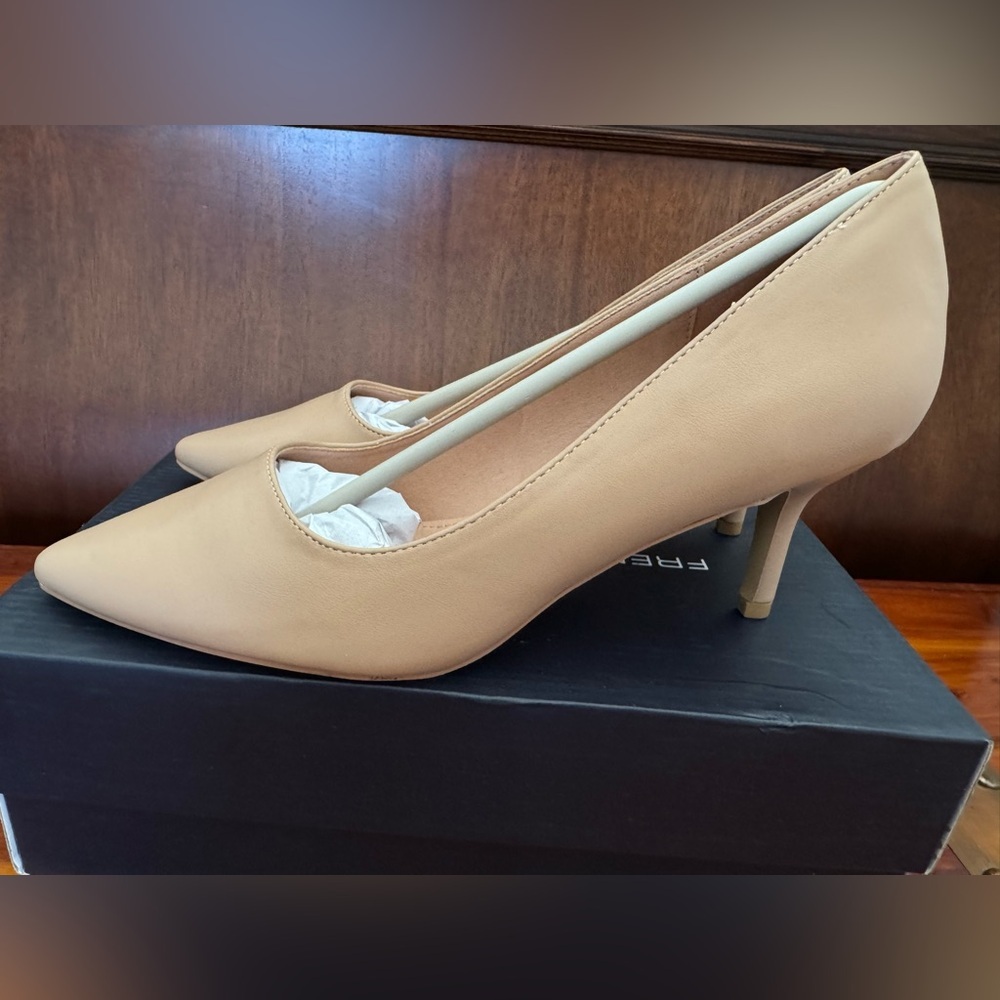 French Connection Nude Pointed Toe Kitten Heels | Size 10 | New in Box - Picture 3 of 8